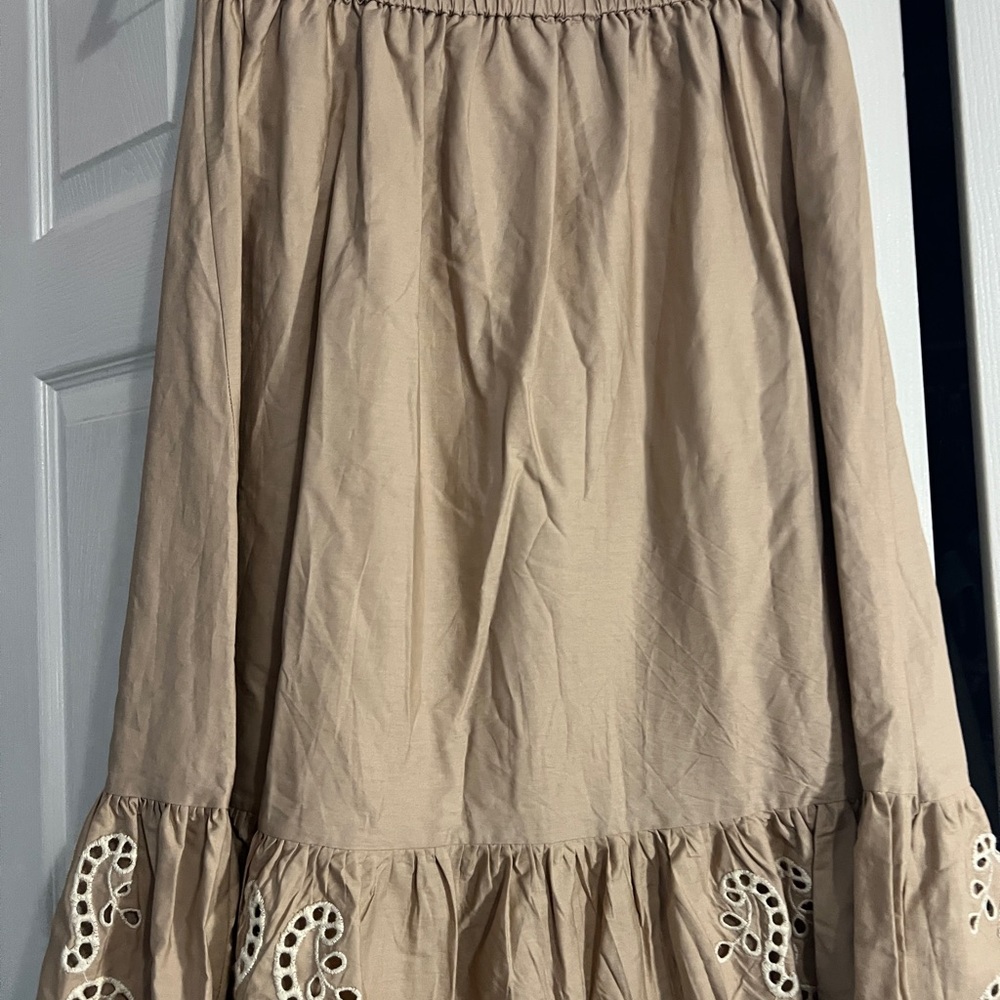 NWOT Moon River Tan Maxi Skirt with Embroidery - Picture 10 of 12
